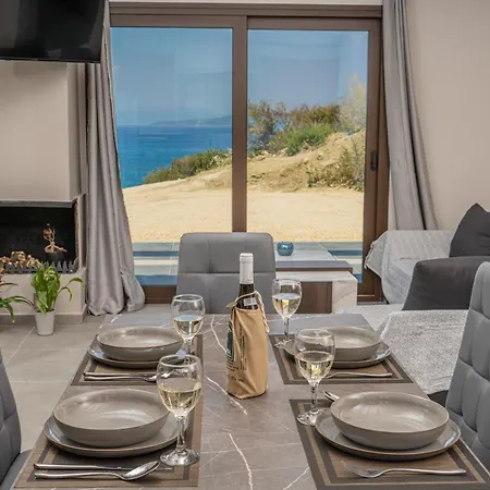 Villa Beachfront Fteri Zóla