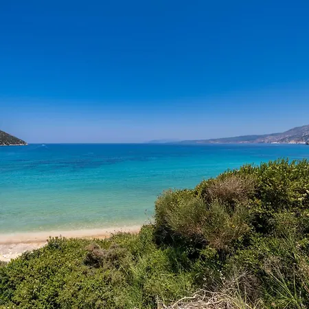 Villa Beachfront Fteri