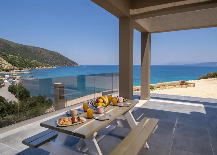 Villa Beachfront Fteri