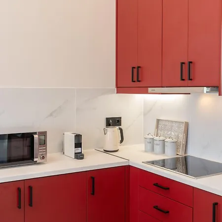 Beachfront Fteri Vila *