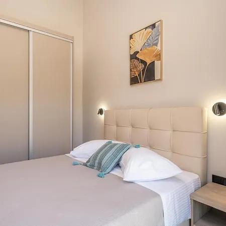 Beachfront Fteri Vila Zóla