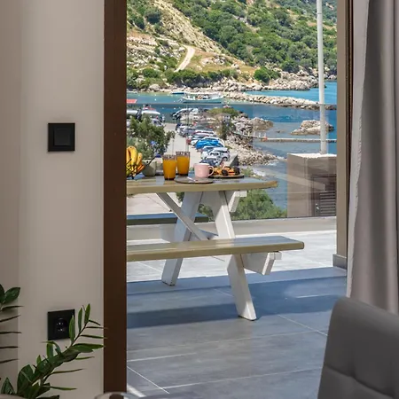 Beachfront Fteri Villa *