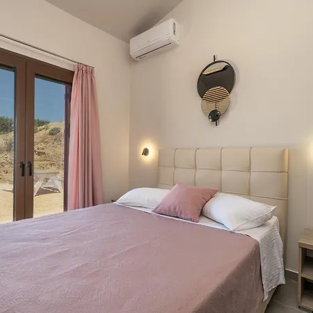 Beachfront Fteri Zóla