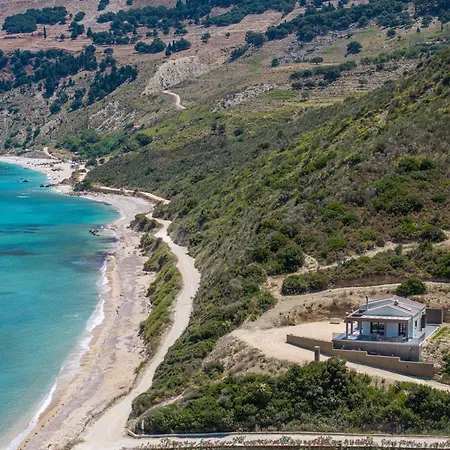 Vilă Beachfront Fteri