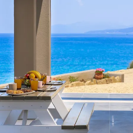 Vilă Beachfront Fteri