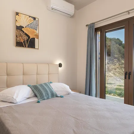 Beachfront Fteri Villa