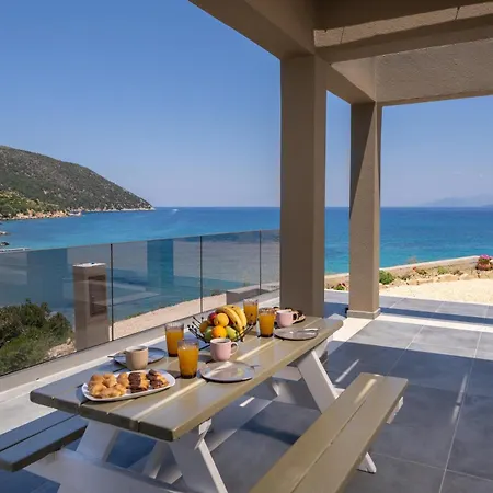 Vilă Beachfront Fteri