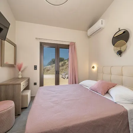 Villa Beachfront Fteri *