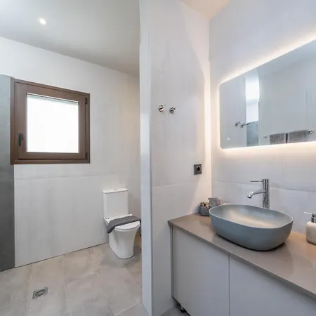 Beachfront Fteri Zóla