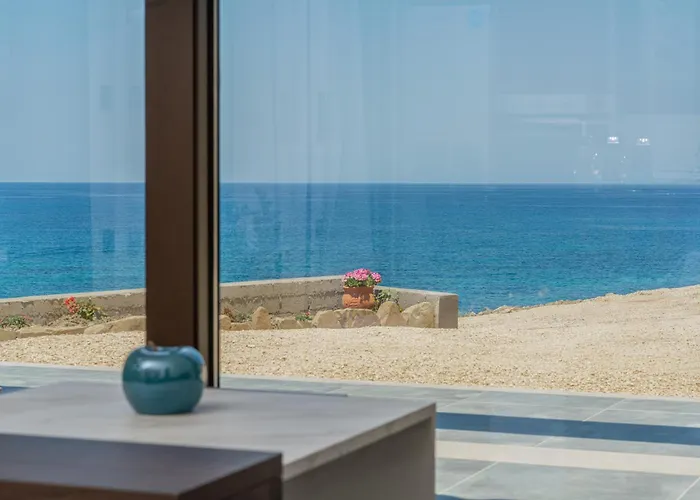 Beachfront Fteri 别墅 *
