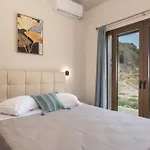 Beachfront Fteri Vila